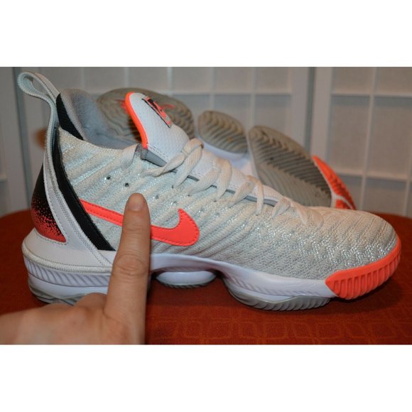 Athletic_Shoes